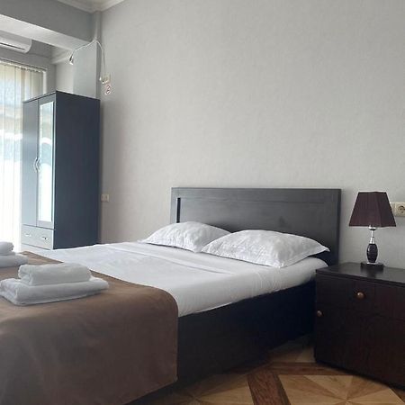 Hotel Saburtalo Roni 第比利斯 外观 照片