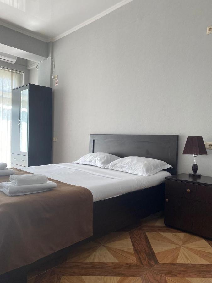 Hotel Saburtalo Roni 第比利斯 外观 照片