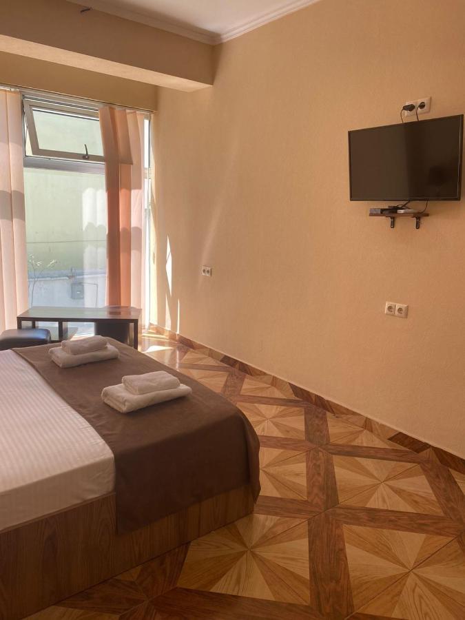 Hotel Saburtalo Roni 第比利斯 外观 照片