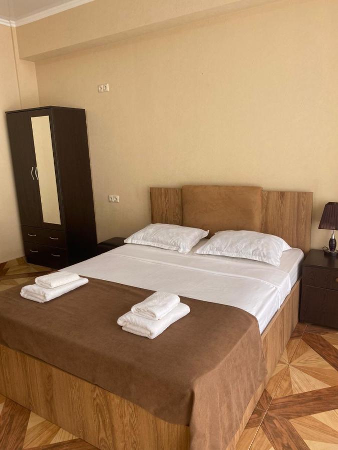 Hotel Saburtalo Roni 第比利斯 外观 照片