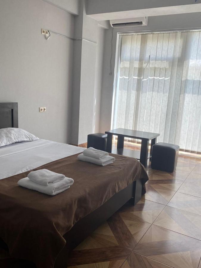 Hotel Saburtalo Roni 第比利斯 外观 照片